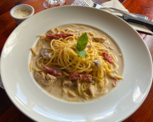 PASTAEPOLLOENSALSAALFREDO